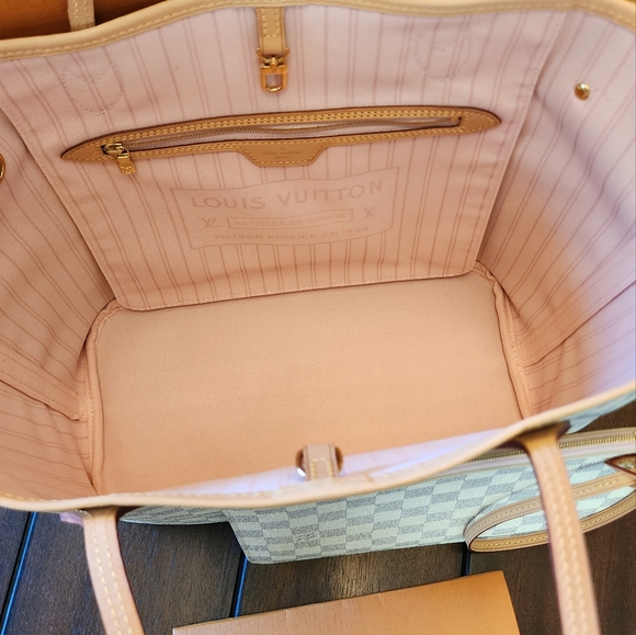 Louis Vuitton Neverfull MM - Picture 8 of 16
